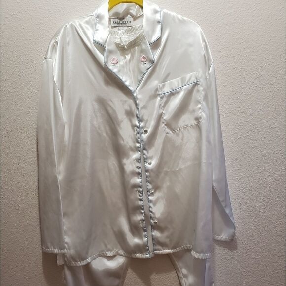 *Bali Studio pajamas.2 piece, white, m… - Picture 1 of 3